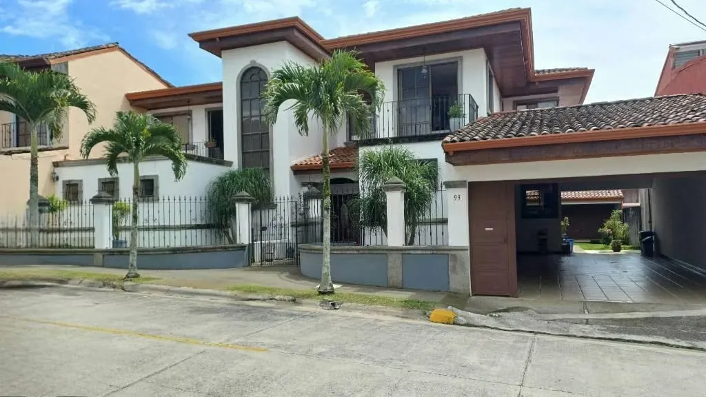 VENTA HERMOSA RESIDENCIA -RESIDENCIAL LA AMADA