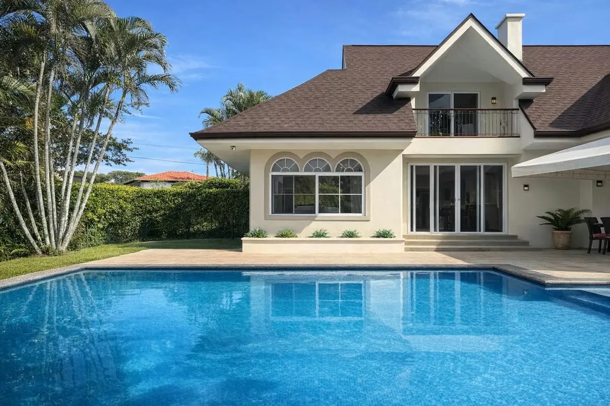Casa con piscina en Hacienda Los Reyes · Guácima