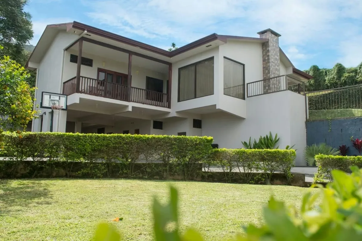 Casa con Vista Panorámica en Palmares, Alajuela