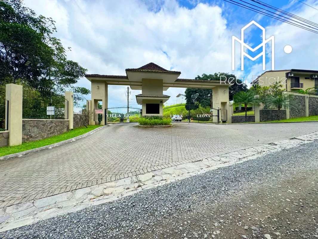 Oportunidad única para adquirir un lote de 360 m² en el exclusivo Condominio Villa Leona, ubicado en una de las zonas más ...