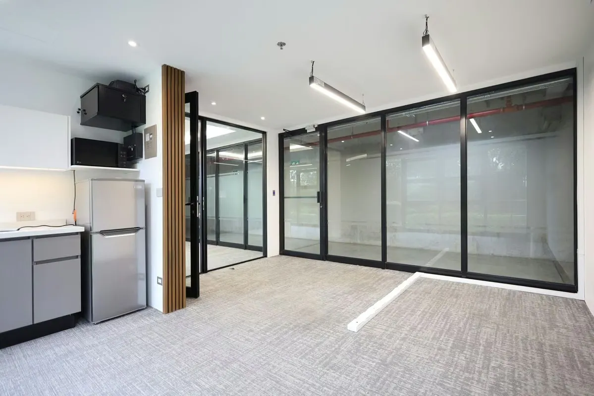 Office space for rent, fully equipped with appliances and AC, in Escazú. ID 41120