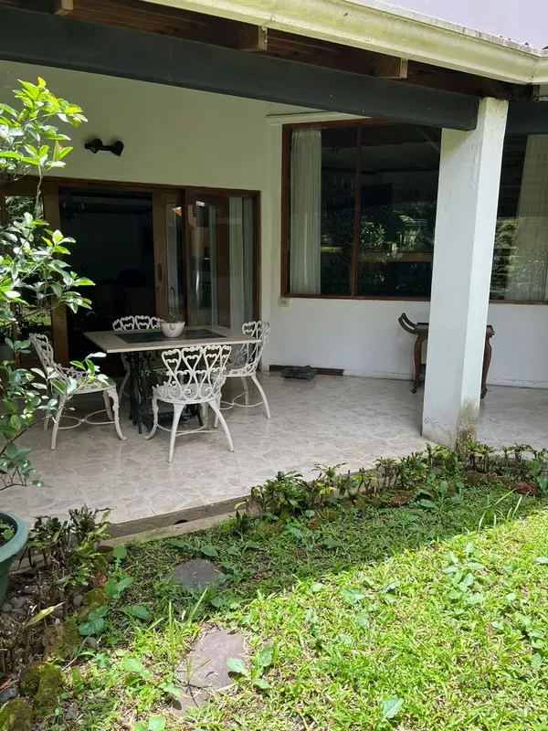 4050 / Casa / venta / Barrio Dent / Moderna / Espaciosa / Excelente ubicación