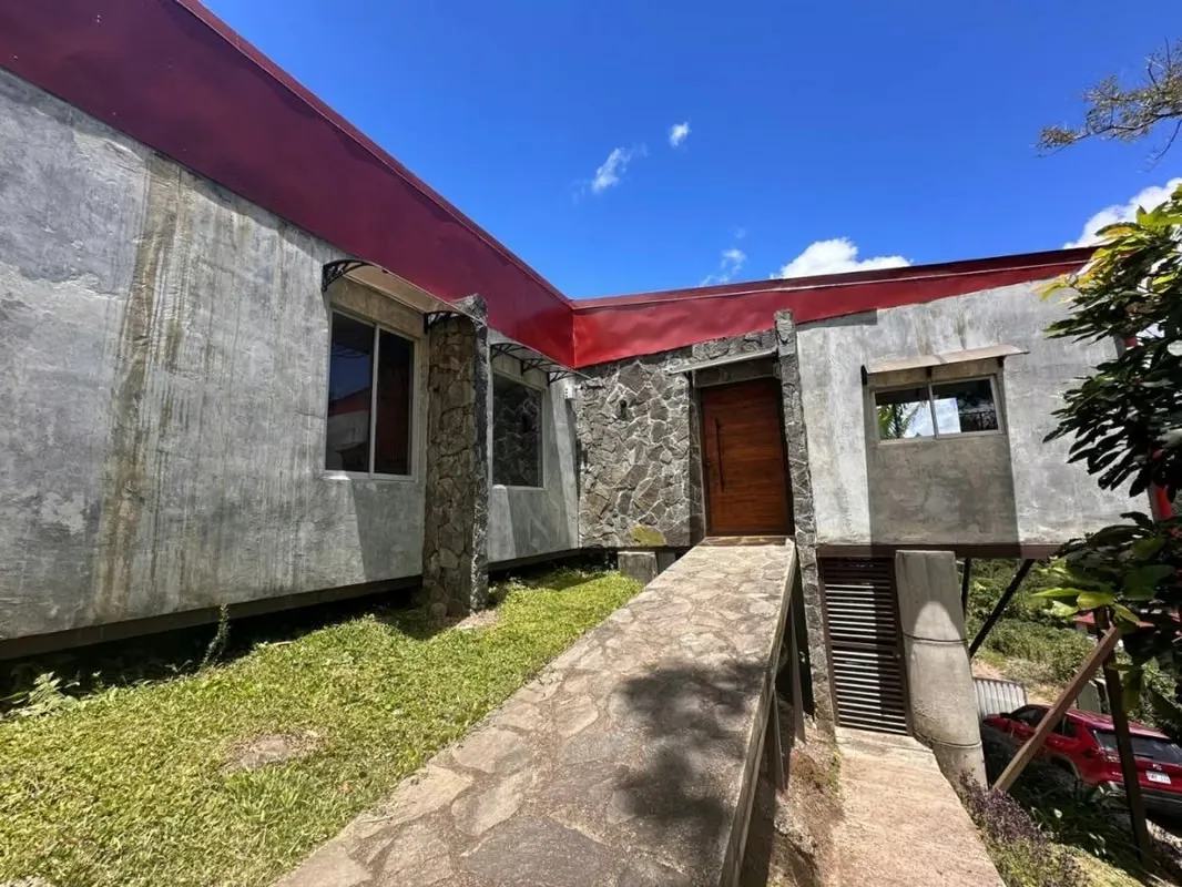 For sale house for Sale in Aquiares, Turrialba – Volcano View