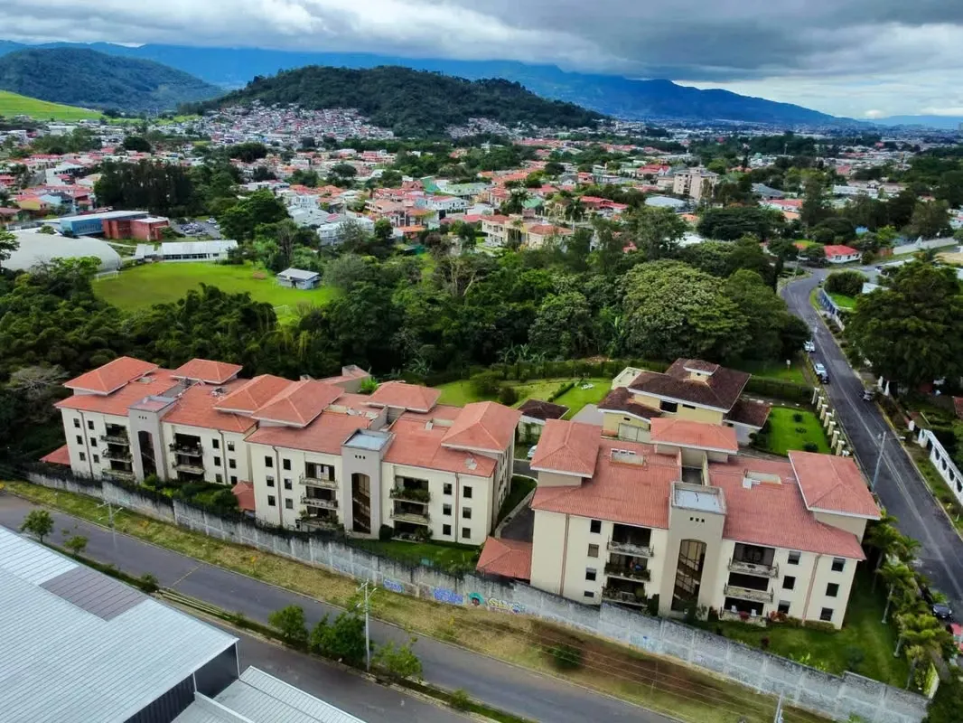Se ofrece un espectacular apartamento totalmente amueblado con excelente gusto, ideal para ...
