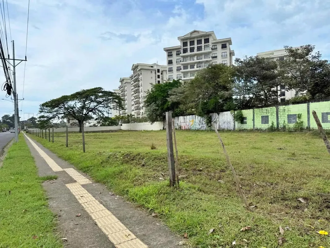 Venta de lote comercial a 500m de playa Jacó, Garabito. (MV)