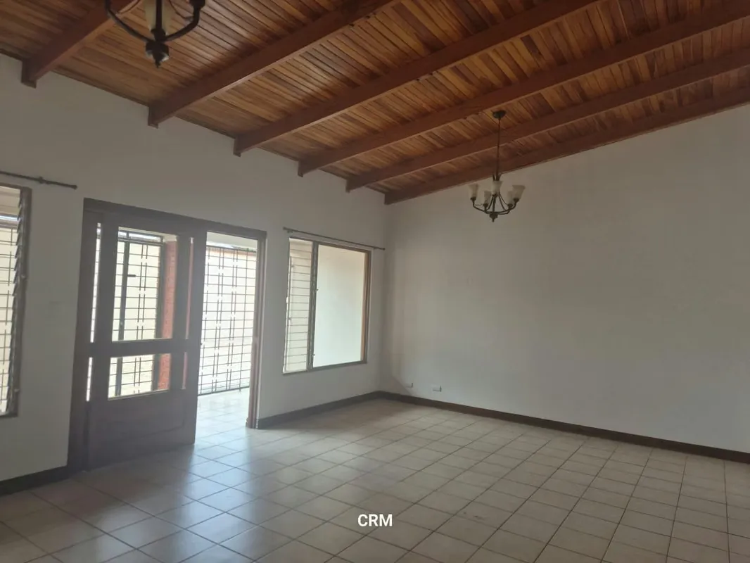 Spacious single-story house for sale in Freses