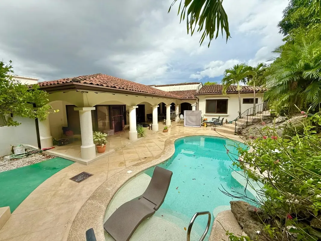 HOUSE FOR RENT AND SALE IN CERRO ALTO, ESCAZU*