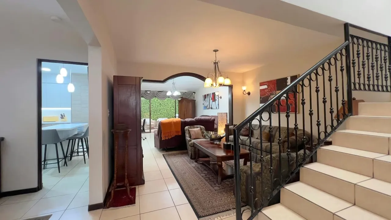 Venta de Casa en condominio en Ayarco Curridabat