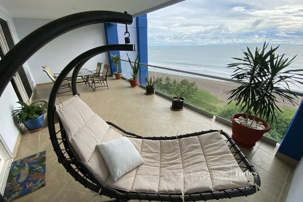 Located on the more private side of Jacó Beach, Cielo Alto stands out as a highly sought-after beachfront residence offering exceptional income potential, as well as an ...