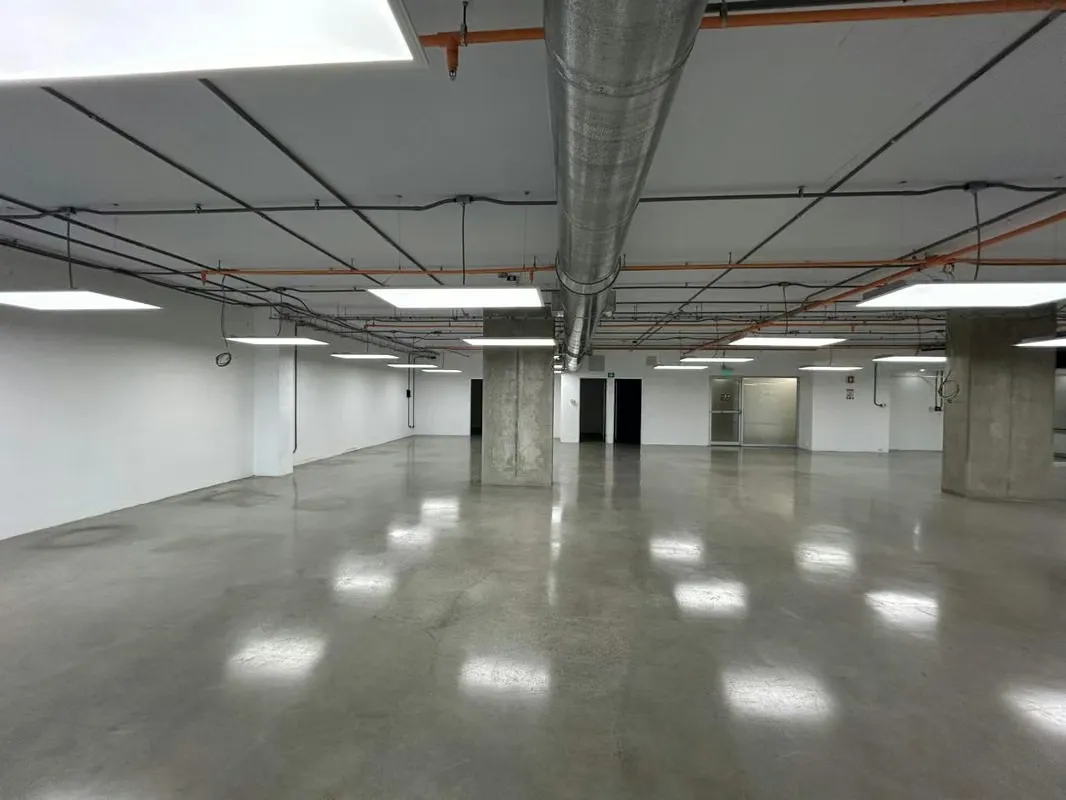 Large corporate office for rent in an office center in Curridabat. ID 41370