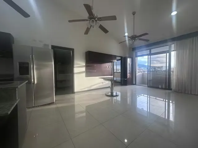 Gran Apartamento en Venta en Condominio, Santa Ana Centro