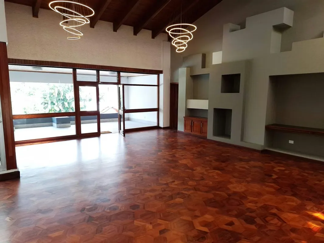 CASA EN ESCAZÚ. SAN RAFAEL. BELLO HORIZONTE.