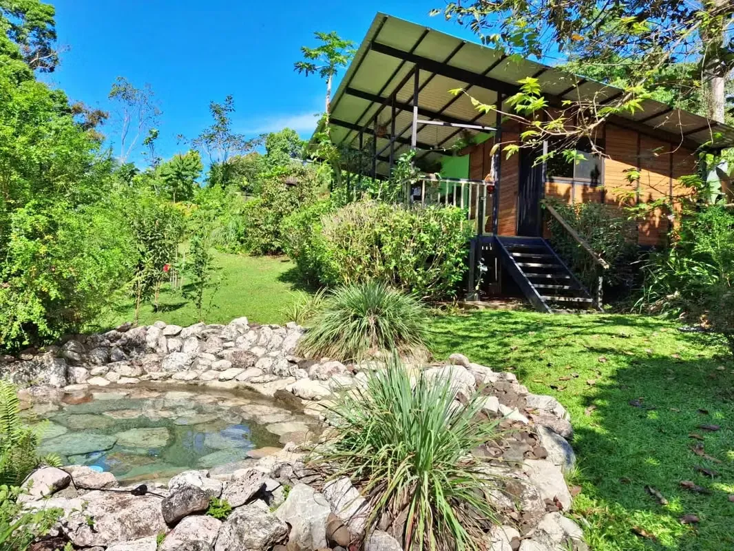 Venta finca c/3 edificaciones, río y vivero, Tárcoles, Garabito. (MV)