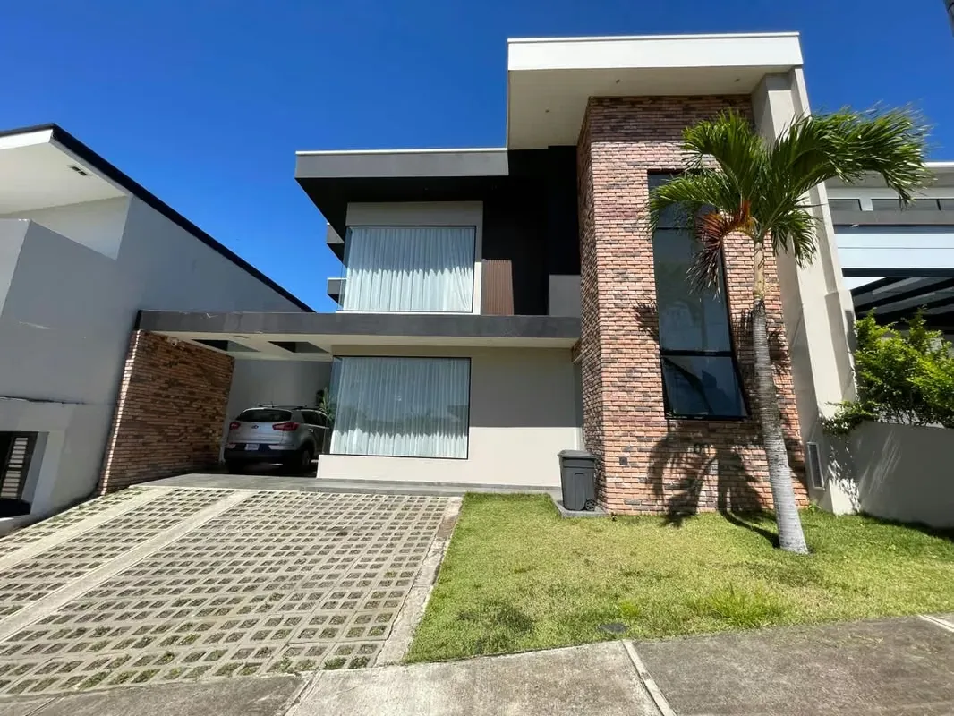 Duplex Home for Sale in a Gated Community | Puente Piedra, Grecia