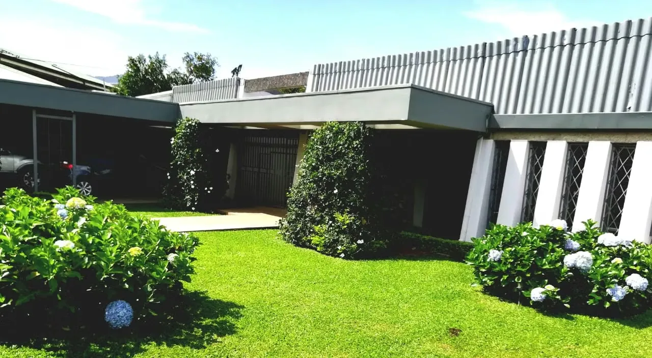 id 38095 Venta de casa con USO DE SUELO MIXTO, Pinares