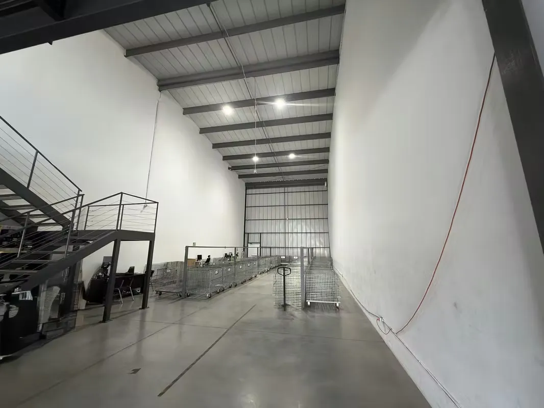 Warehouse available in Escazú for industrial and commercial use