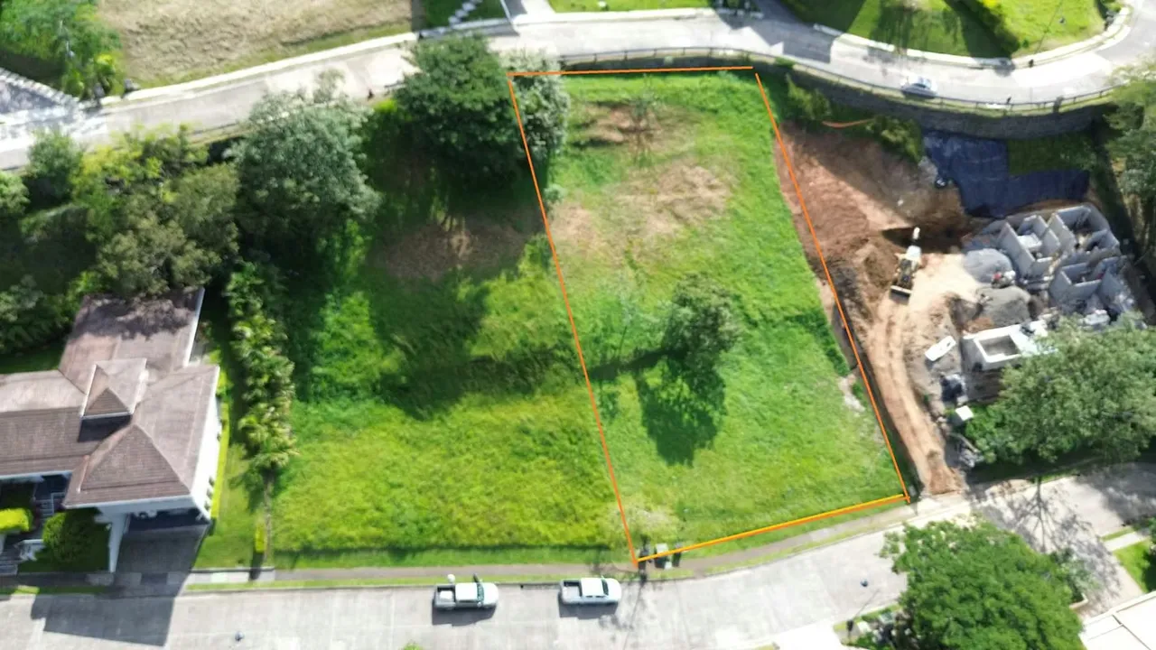 TERRENO EN CONDOMINIO EN VENTA CIUDAD COLON. 1375 M2.