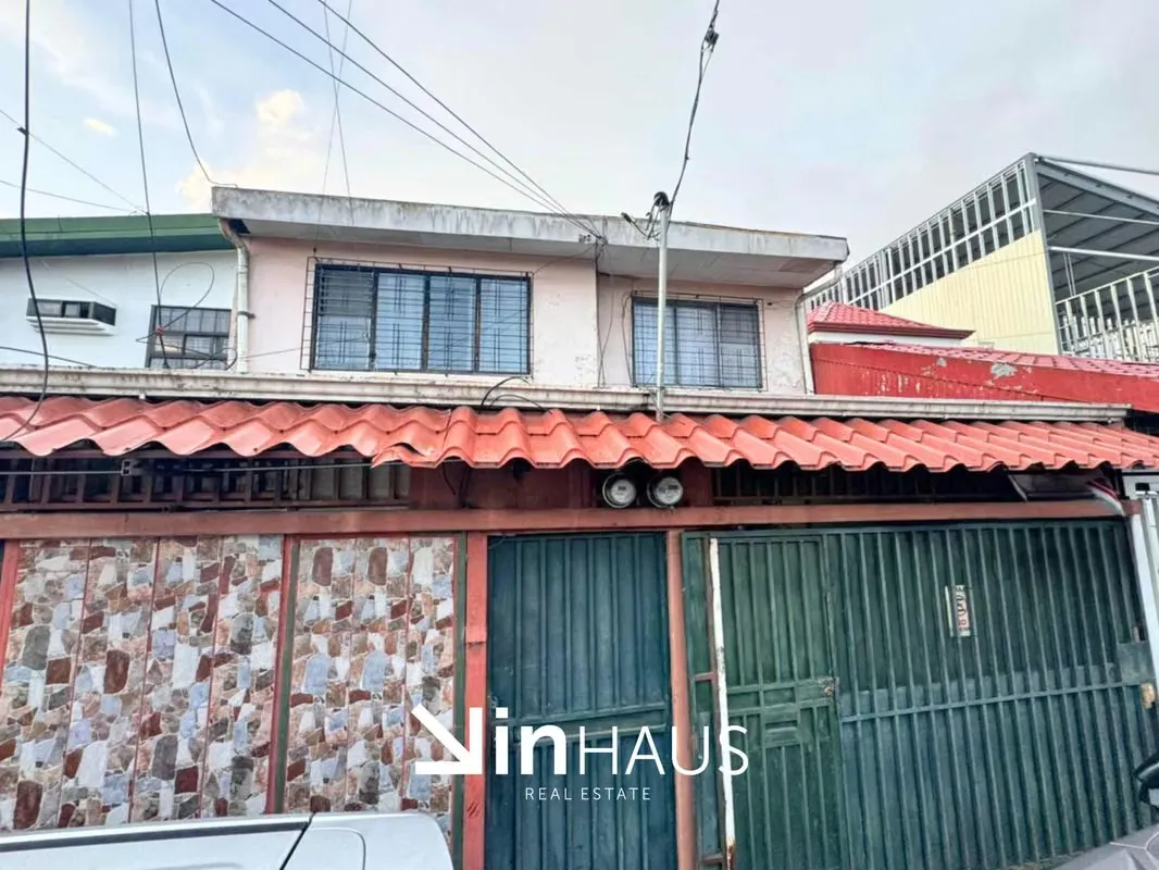 Venta de casa y 3 apartamentos en el Centro de Moravia -EU