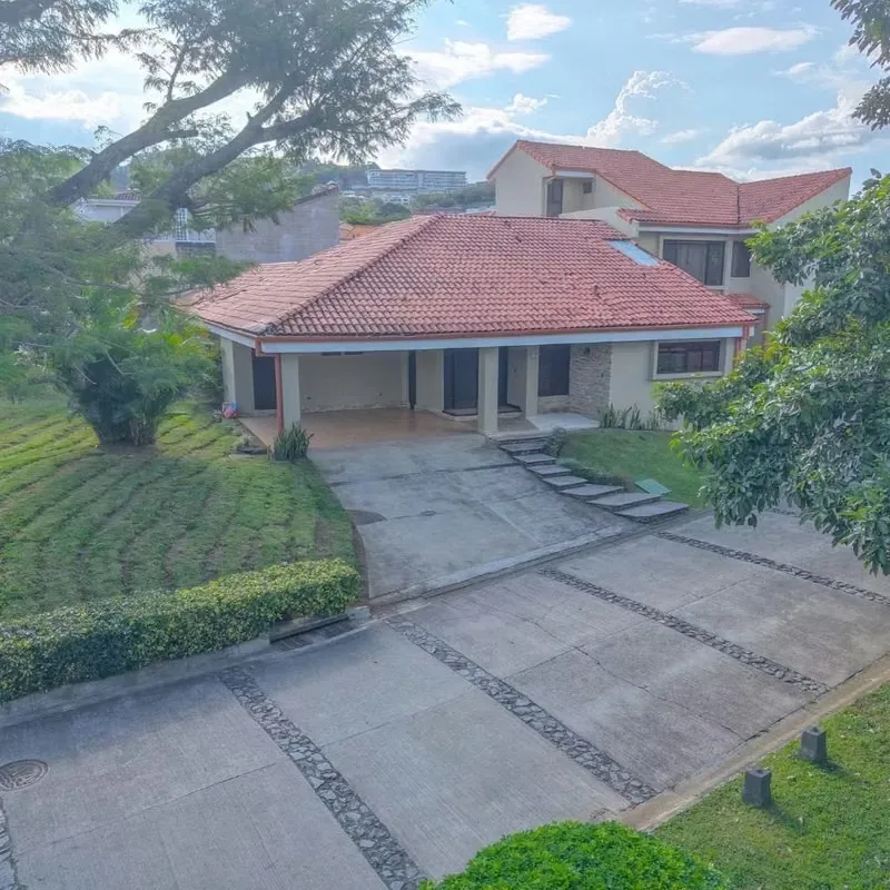 Espectacular Casa en Alquiler, Condominio Villas Malibú, Guachipelín de Escazú