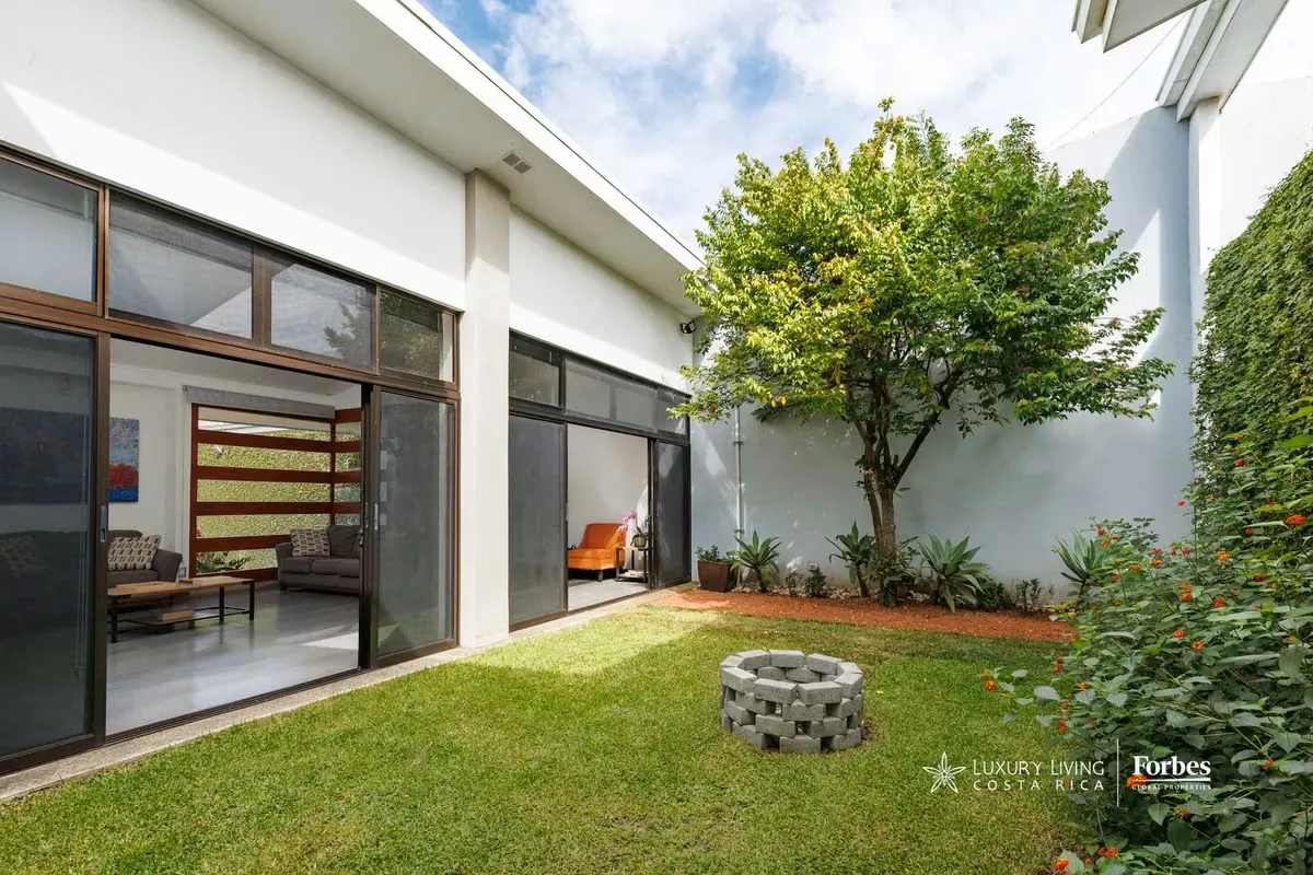 This warm and solid residence is located in a quiet area, within a residential community with 24/7 private security in Belén, just minutes from Cariari Country Club and ...