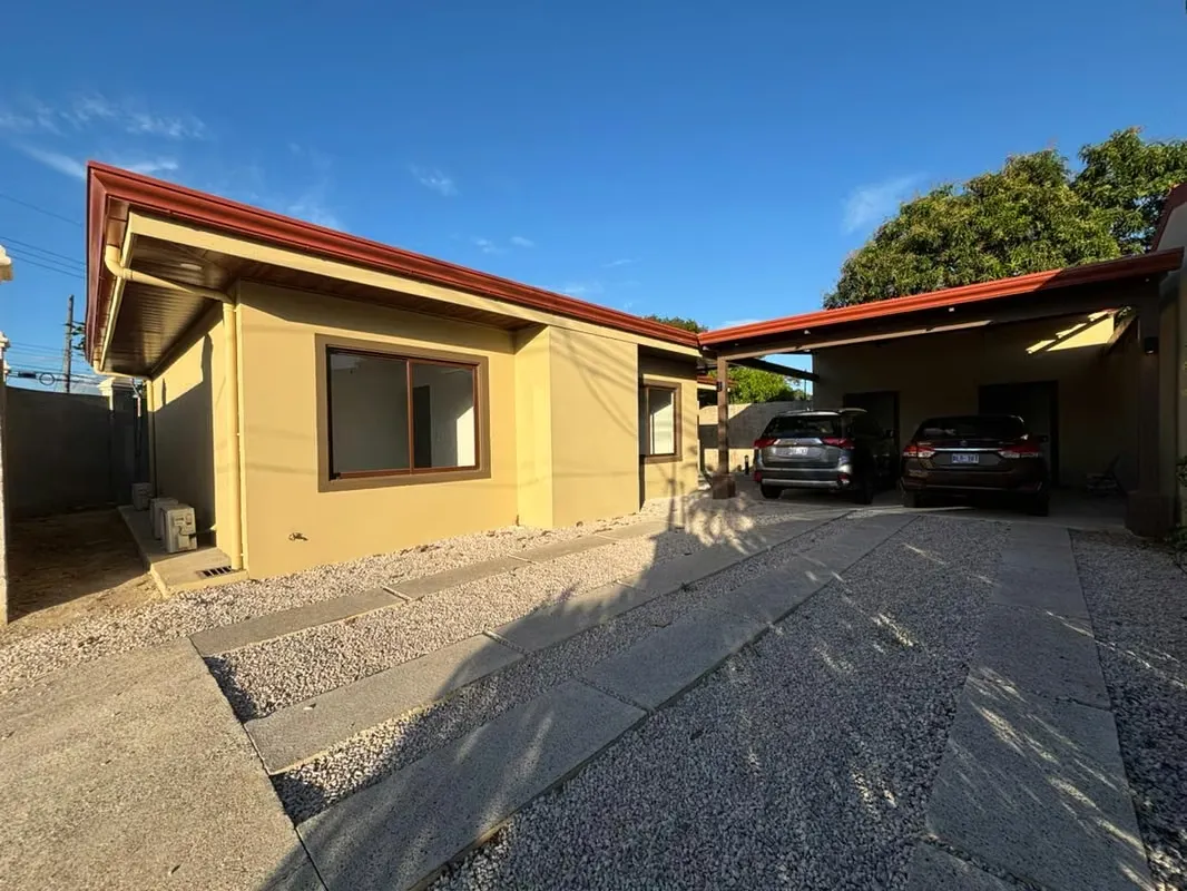 Ubicación privilegiada: Condominio en el centro de Liberia, cerca de comercios, escuelas, servicios y vías principales.