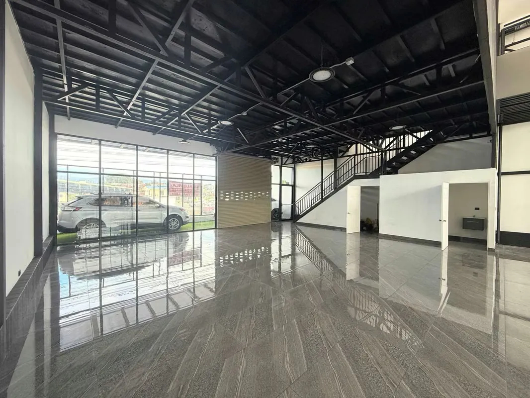 AMPLIO LOCAL COMERCIAL EN ALQUILER TREJOS MONTEALEGRE ESCAZÚ JV562