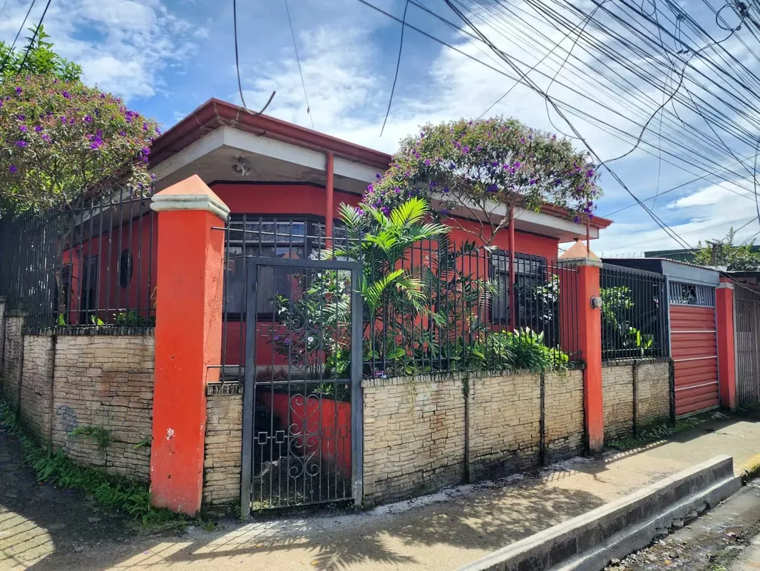 Venta de propiedad en Montes de Oca.