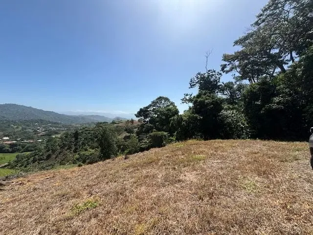 Lote utilizable en el campo de Atenas con vistas en Barrio Jesús