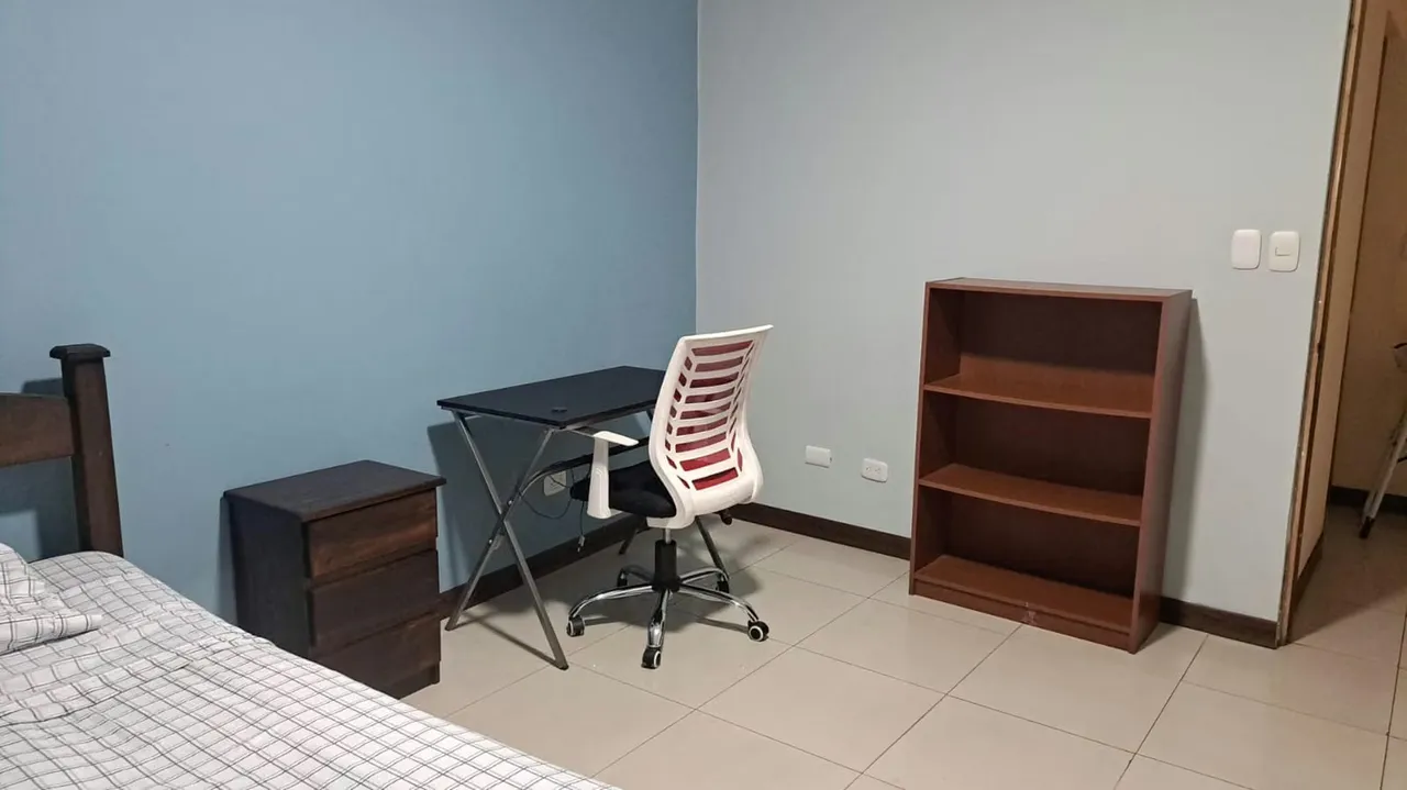 Alquiler de habitaciones individuales a estudiantes con baño privado (servicios incluidos/amueblada)