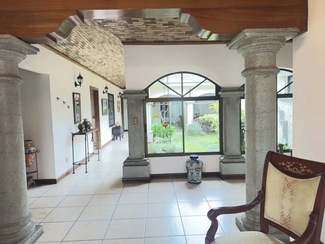 se vende casa un piso ALTAMONTE CURRIDABAT