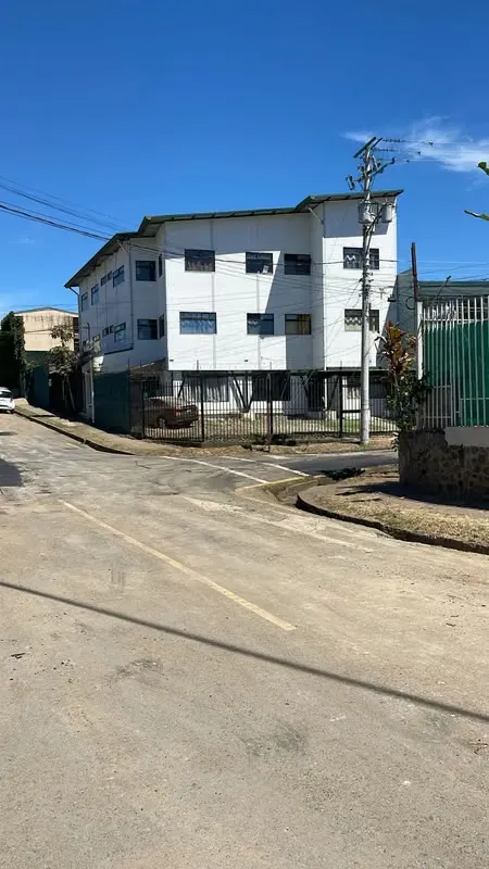 Se ofrece en venta un edificio de renta consolidada, ideal para inversores que buscan ingresos inmediatos y rentabilidad ...