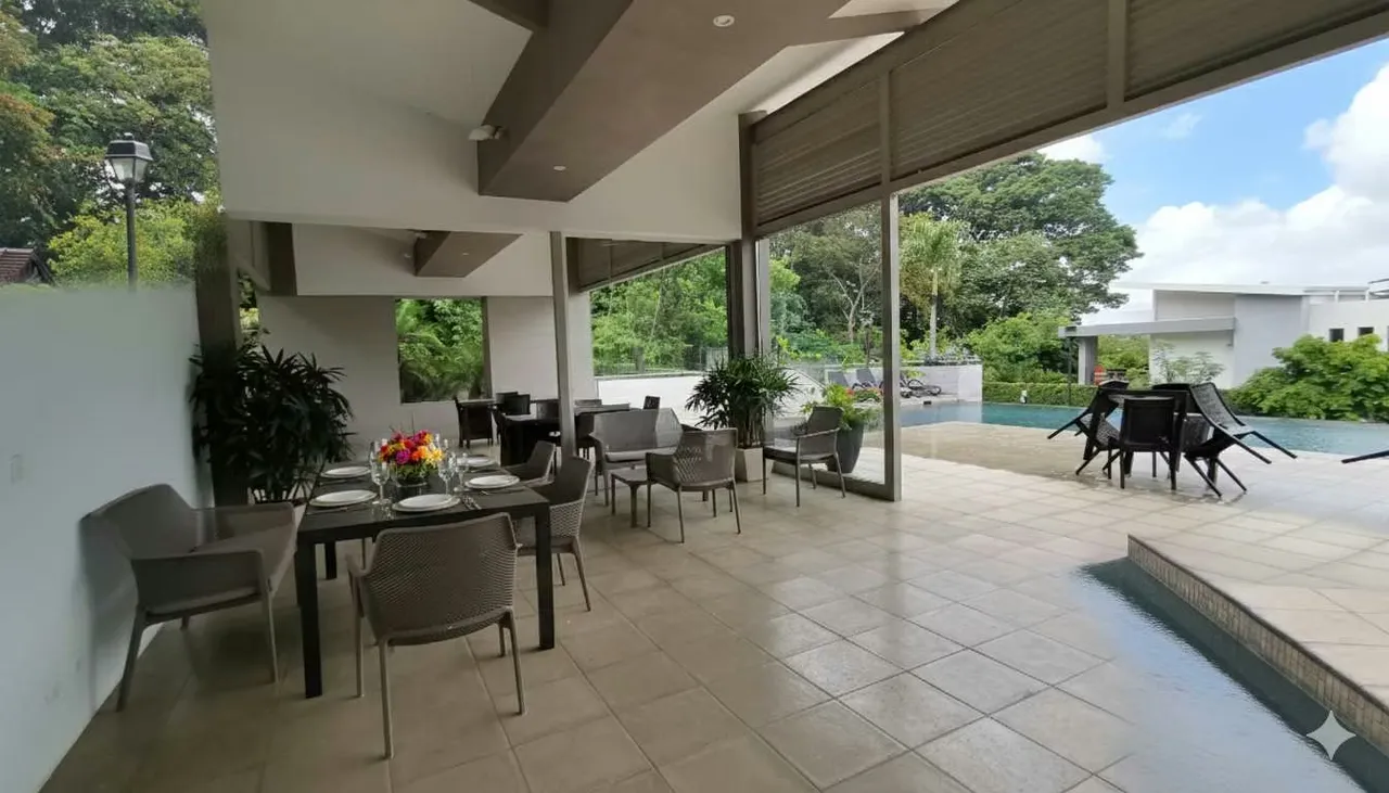 Live in one of Santa Ana’s most exclusive areas, in the prestigious Bosques de Carao gated community.