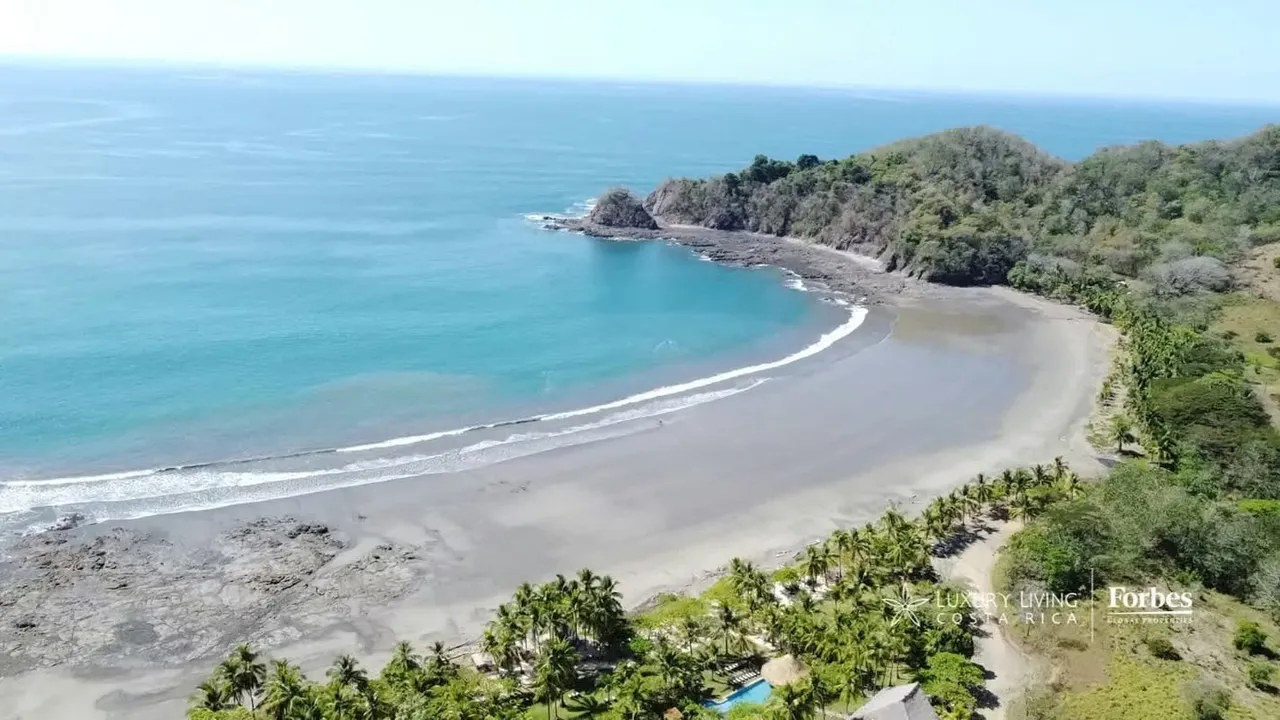 Take advantage of this chance to build your dream home in a natural paradise, surrounded by tropical flora and fauna, with top-quality security and access to essential ...