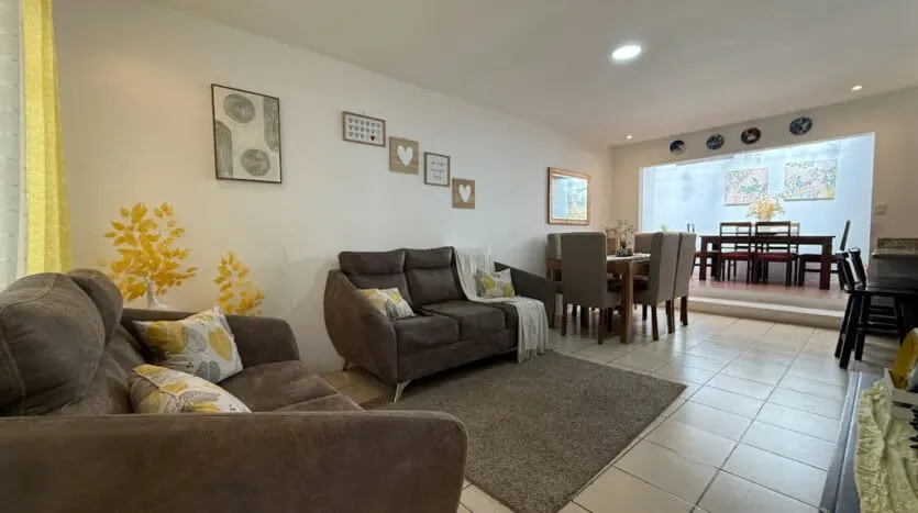 House + Apartment for Sale in a Commercial Area Near the Stadium
