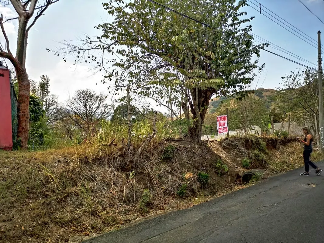 Se vende lote de 940 m², ideal para tu nuevo proyecto o vivienda.