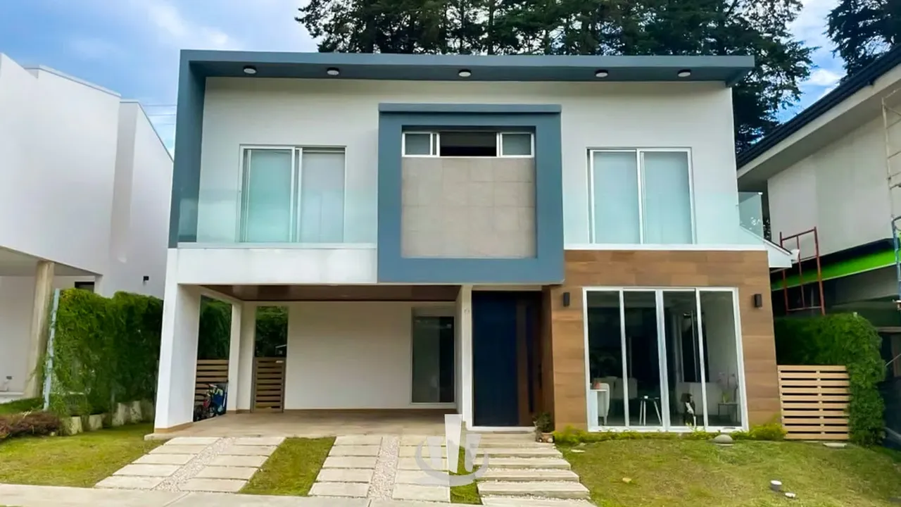 Located in an exclusive gated community in Tres Ríos, in a quiet, high-value residential area, close to supermarkets, schools, shops, and medical ...