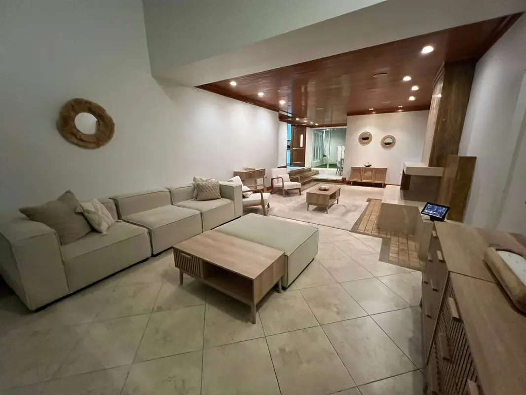 Lujosa Residencia de 1 Nivel en Los Laureles, Escazú – ¡Oportunidad Airbnb!