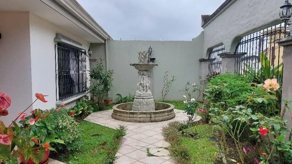 VENTA Casa de Lujo en Altamonte Curridabat | Un Nivel, Jardín Amplio y | 4 Hab y Ubicación Exclusiva