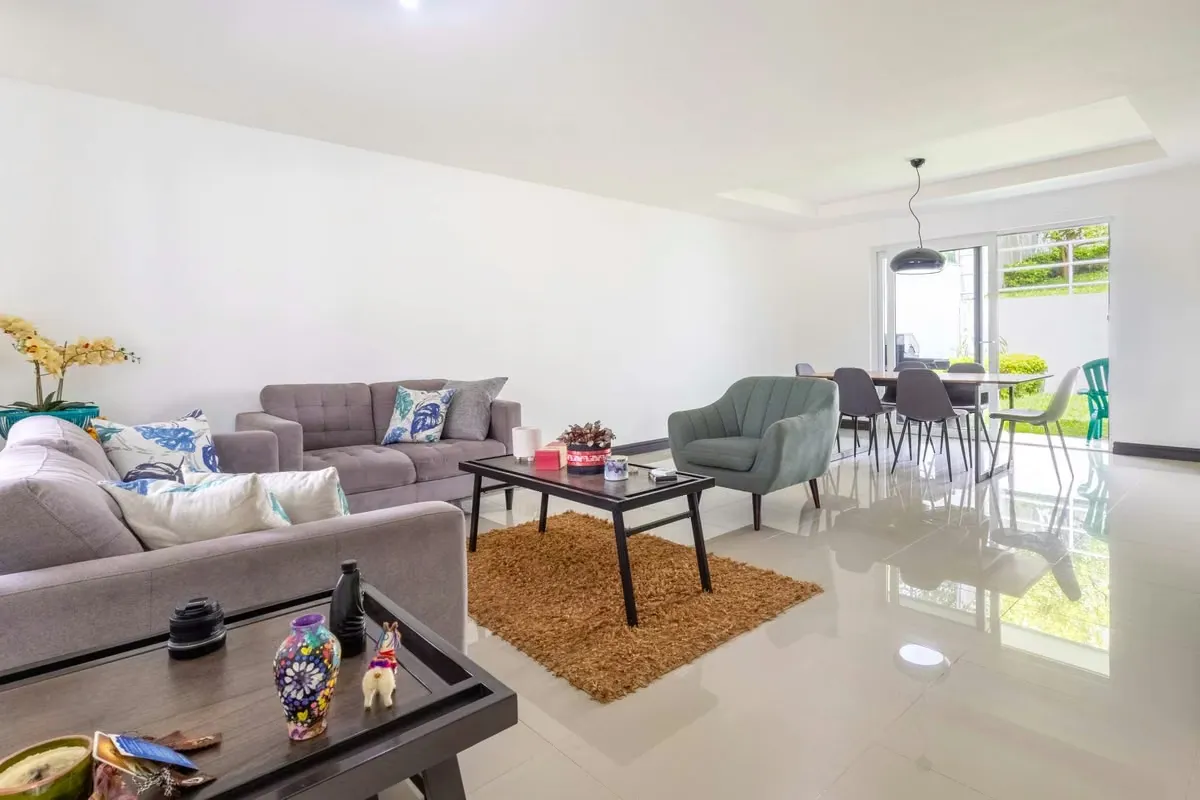HERMOSA CASA EN VENTA EN CONDOMINIO EN GUACHIPELIN DE ESCAZU