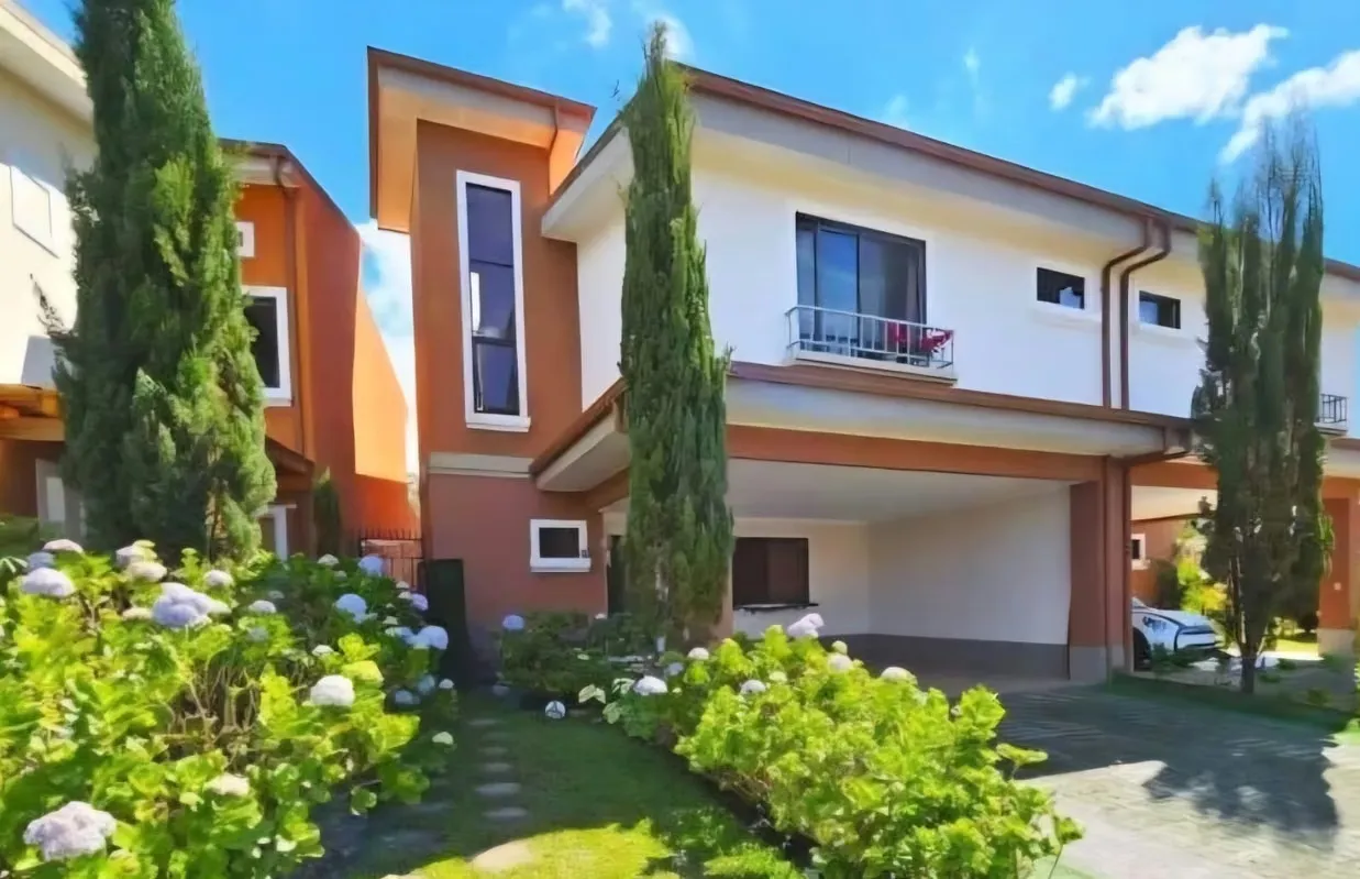 Home for Sale in Condominio La Floresta