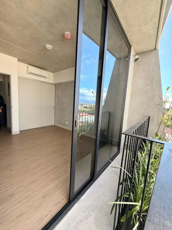 Alquilo Apartamento en Rohrmoser.
