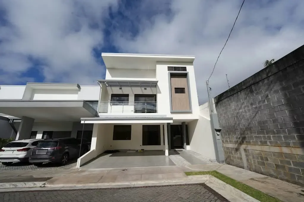 Casa para estrenar de 3 + Sala de TV Habitaciones en Tres Ríos