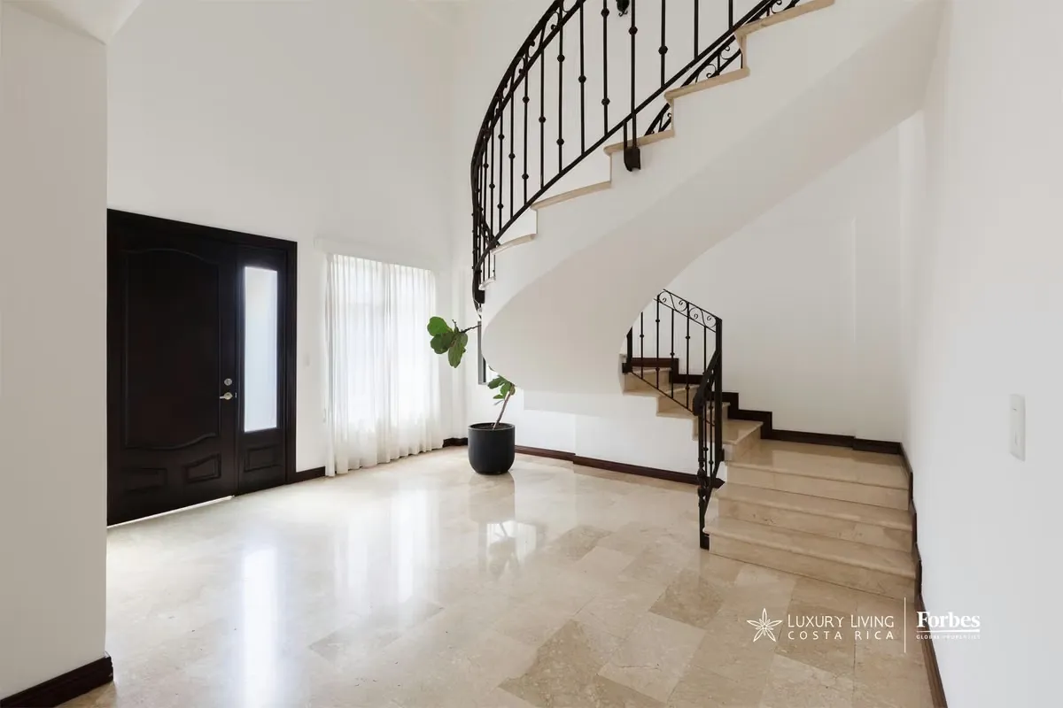 21281-House for Rent and Sale in Valle del Sol, Garden and 4 Bedrooms
