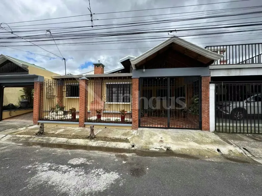 Venta de casa en residencial en Fátima de Desamparados - EU