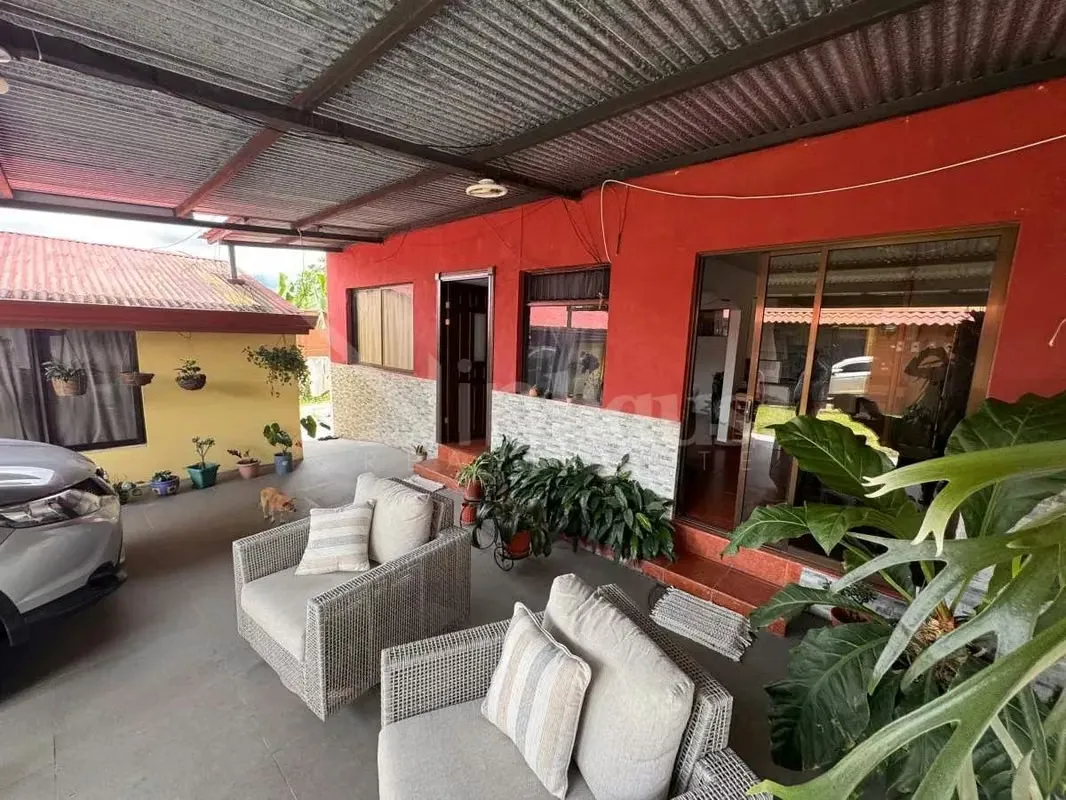 Venta de casa con dos apartamentos en San Juan de Dios de Desamparados - EU
