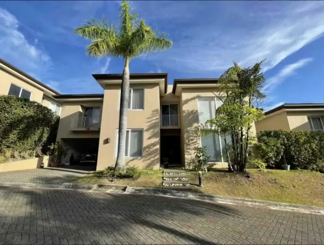 CASA EN VENTA ESCAZU JABONCILLOS EN CONDOMINIO CON PISCINA Y AMENIDADES