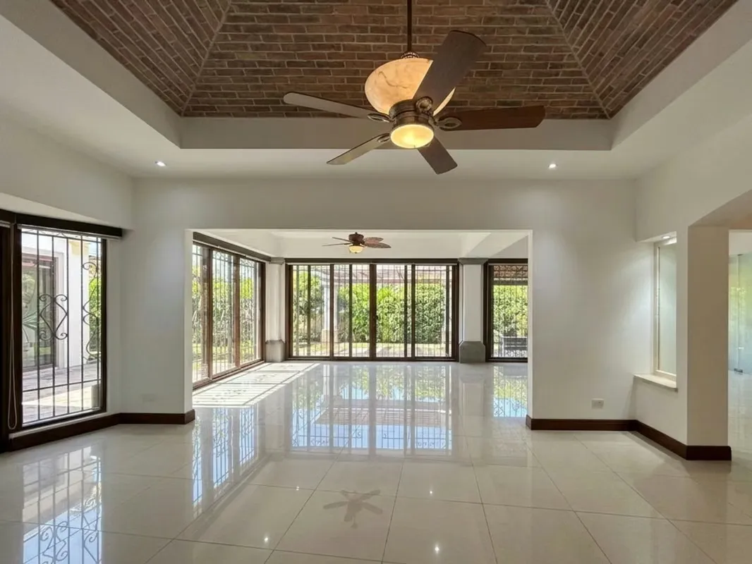 REBAJADA $100,000 | Casa Moderna de 1 Planta en Lindora