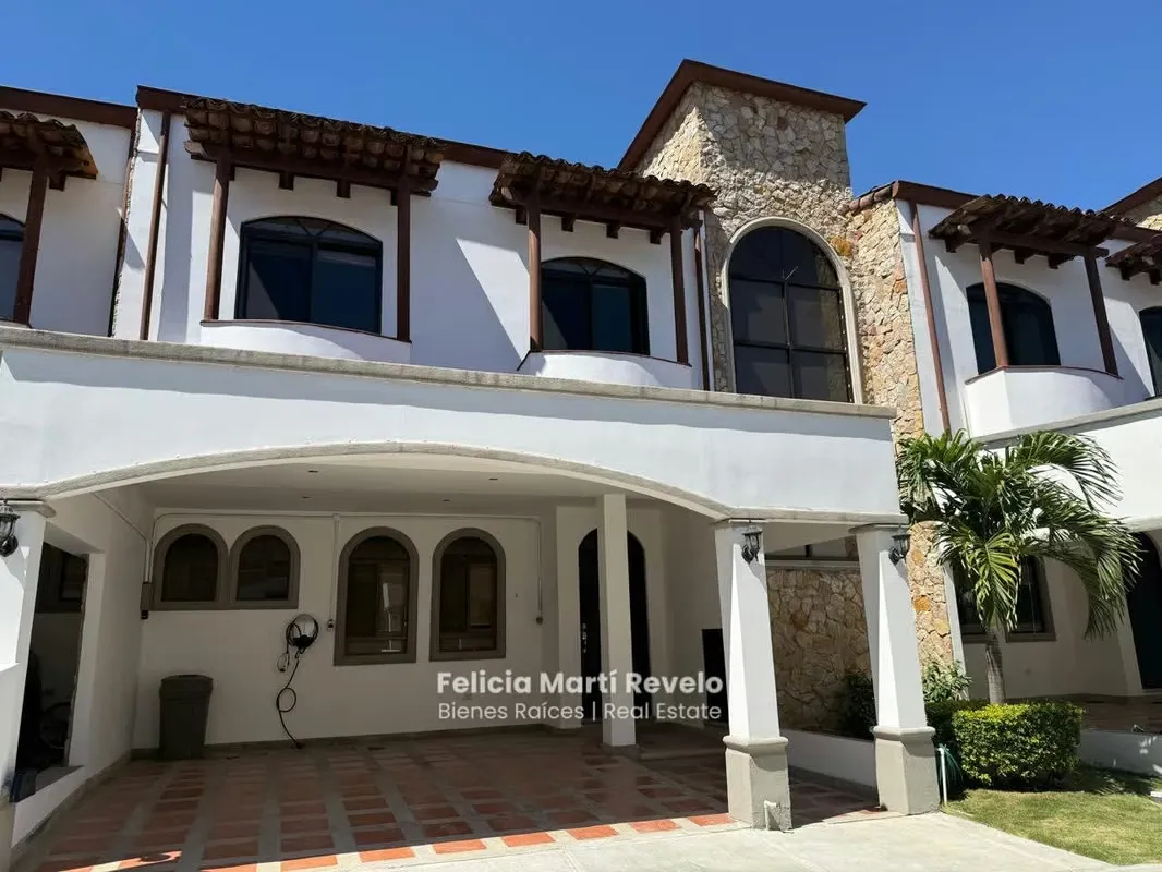 Beautiful house for RENT in Gated community in Pozos, Santa Ana