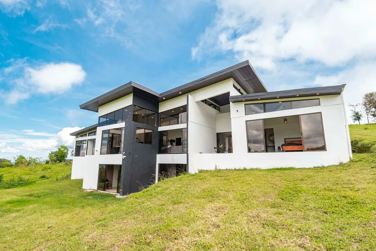 House for sale in beautiful, 10,000 m² property in Coronado, Cascajal