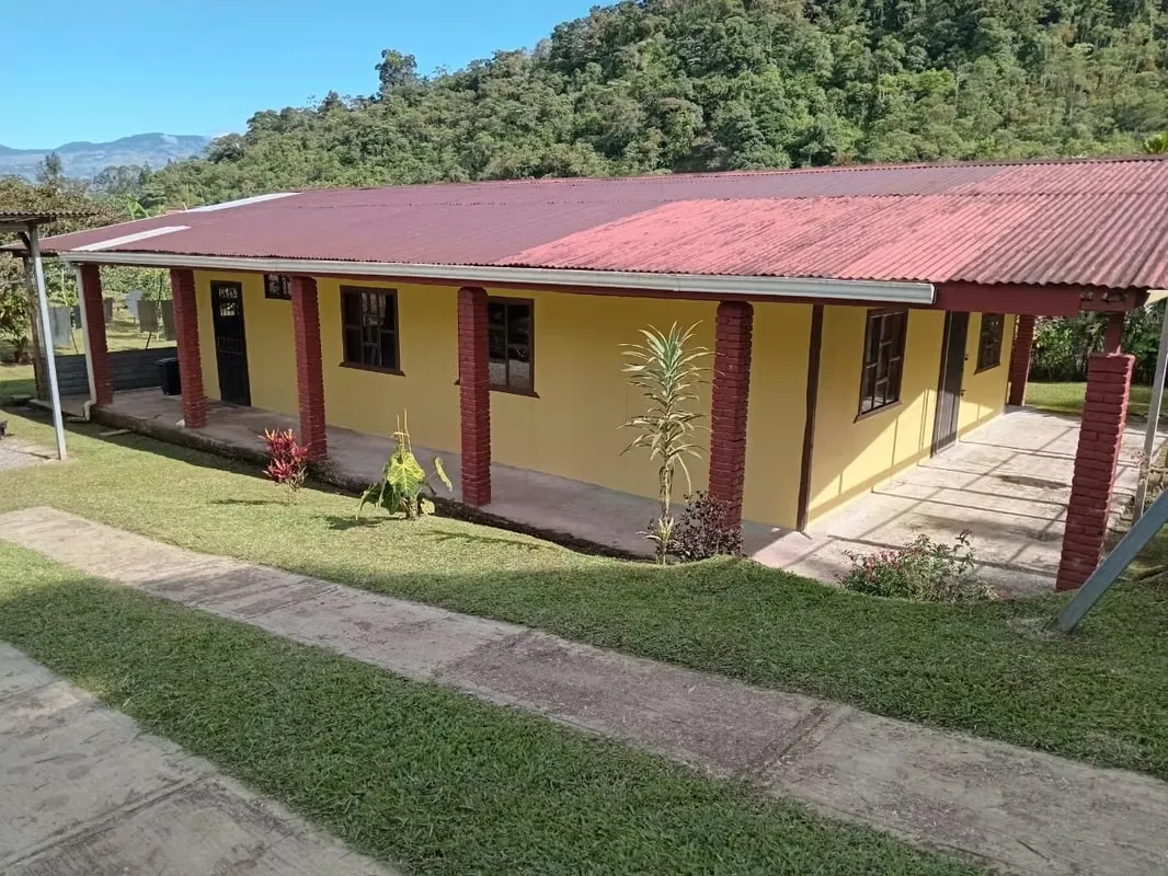 Hermoso terreno con casa grande en Guabata de Orosi